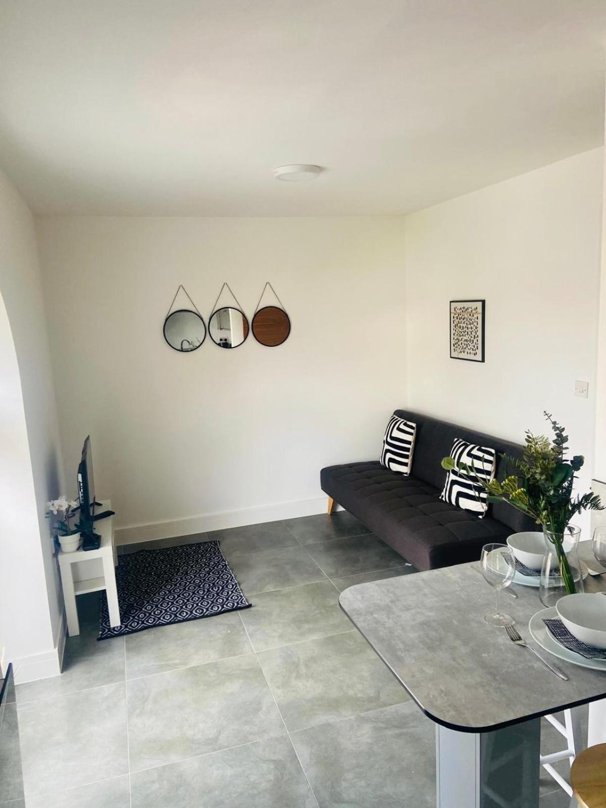 Modern Flat With Free Parking Close To Centre *
