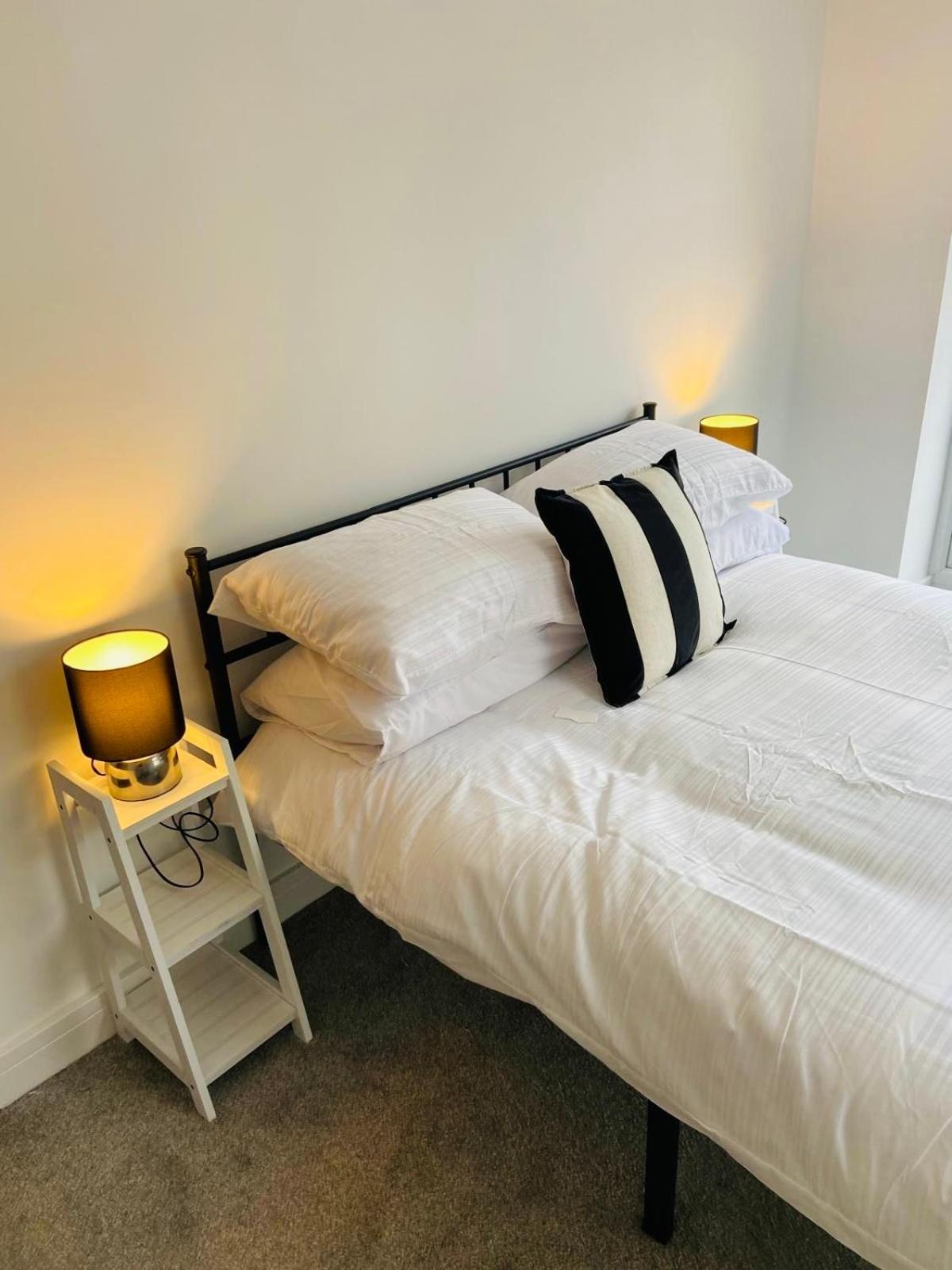 Modern Flat With Free Parking Close To Centre Apartment