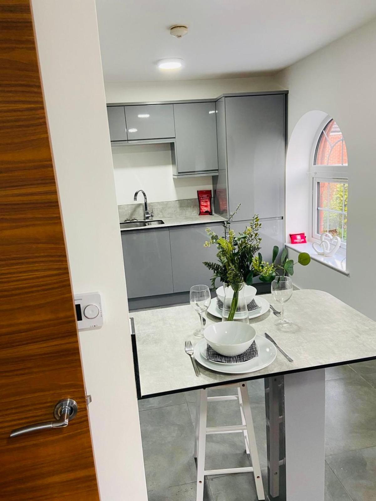 Apartment Modern Flat With Free Parking Close To Centre