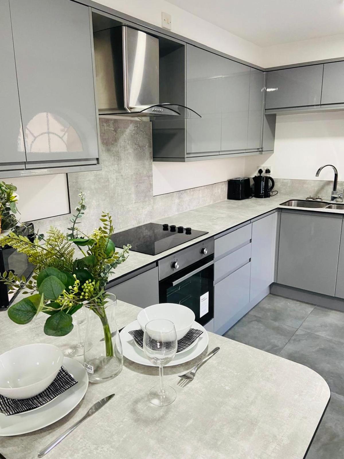 Apartment Modern Flat With Free Parking Close To Centre *